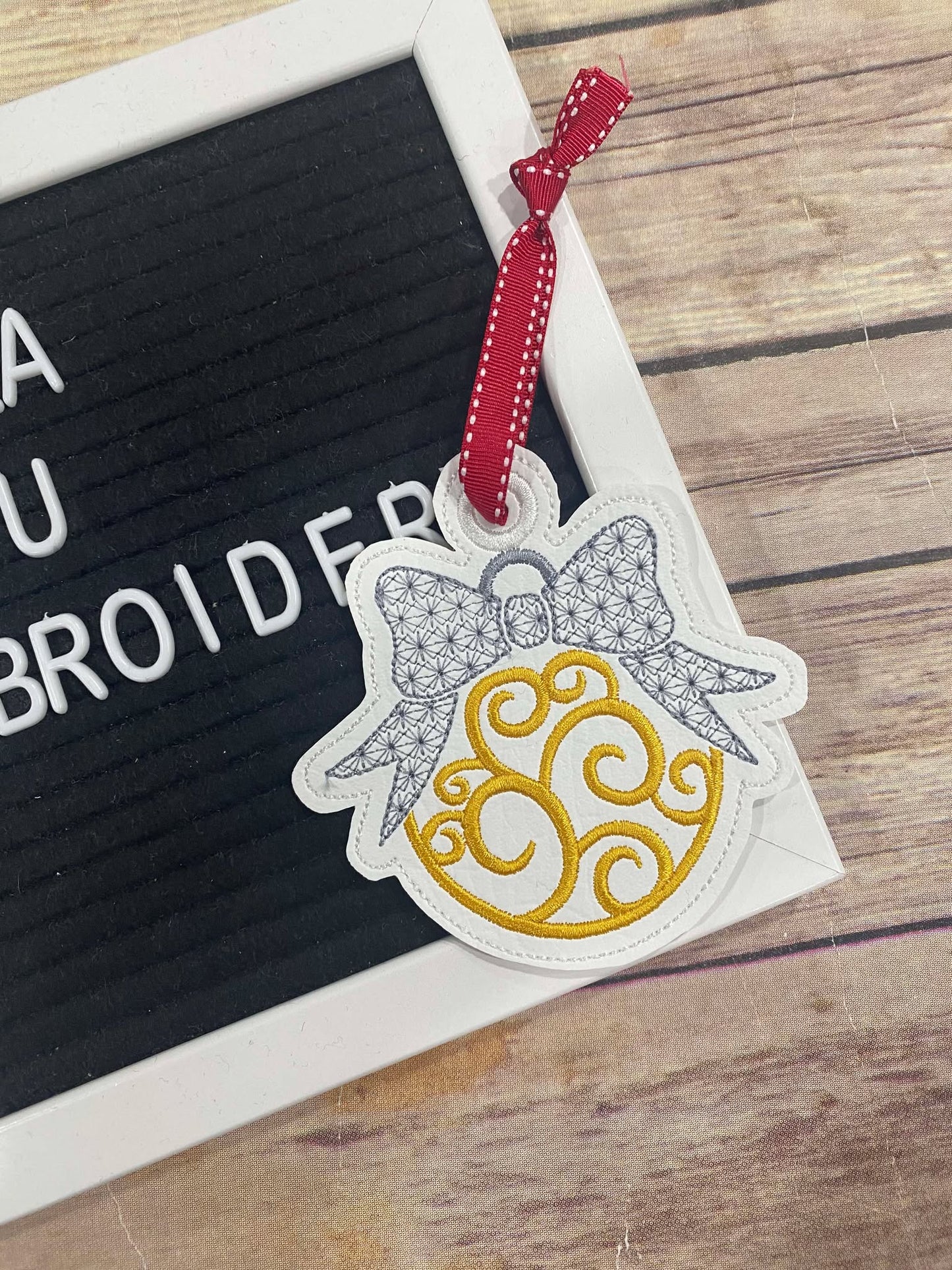 ITH Christmas Ornament 1 Swirl Ornament