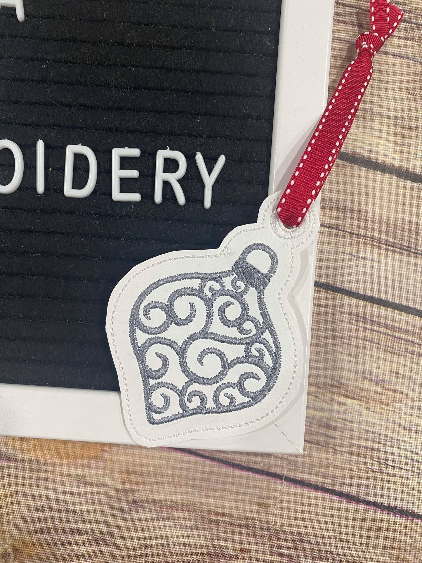 ITH Christmas Ornament 3 Swirl Ornament