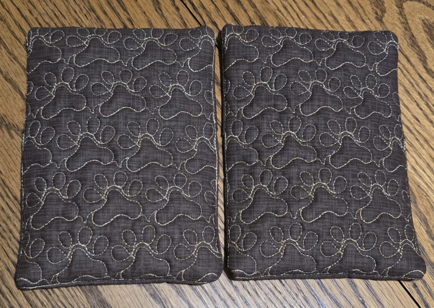 Paw Print Stipple ITH Rectangle Oven Mitt