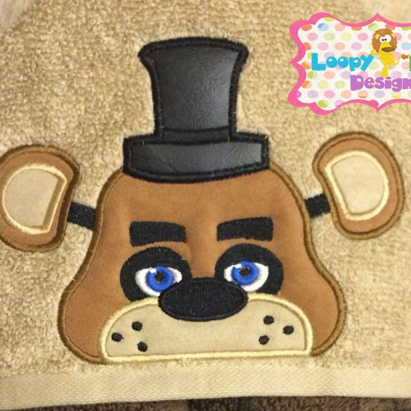 Bear with hat ITH Towel Peeker