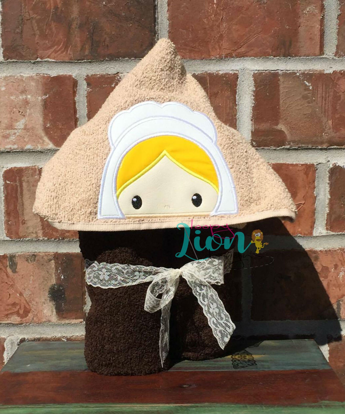 Pilgrim Girl Thanksgiving peeker