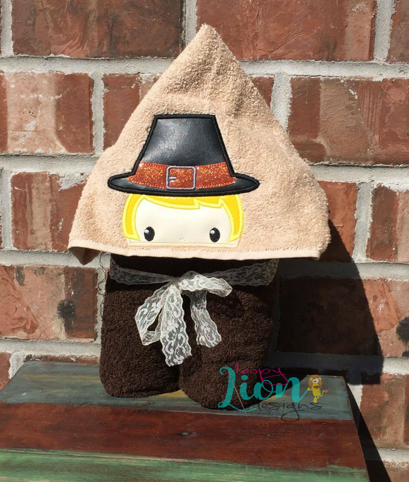 Pilgrim Boy Thanksgiving peeker