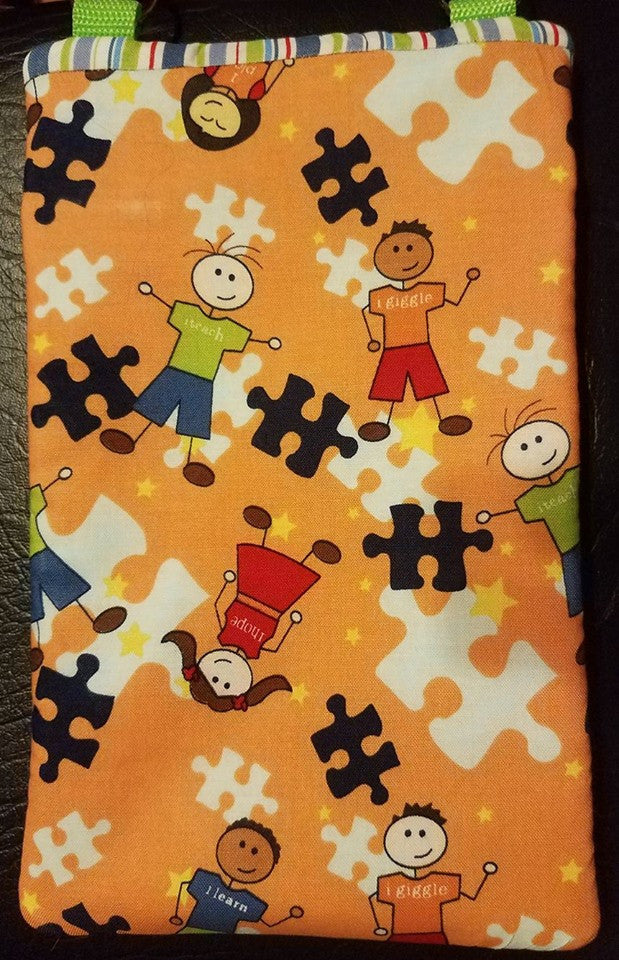 In the Hoop ITH Awareness Ribbon Zipper Purse