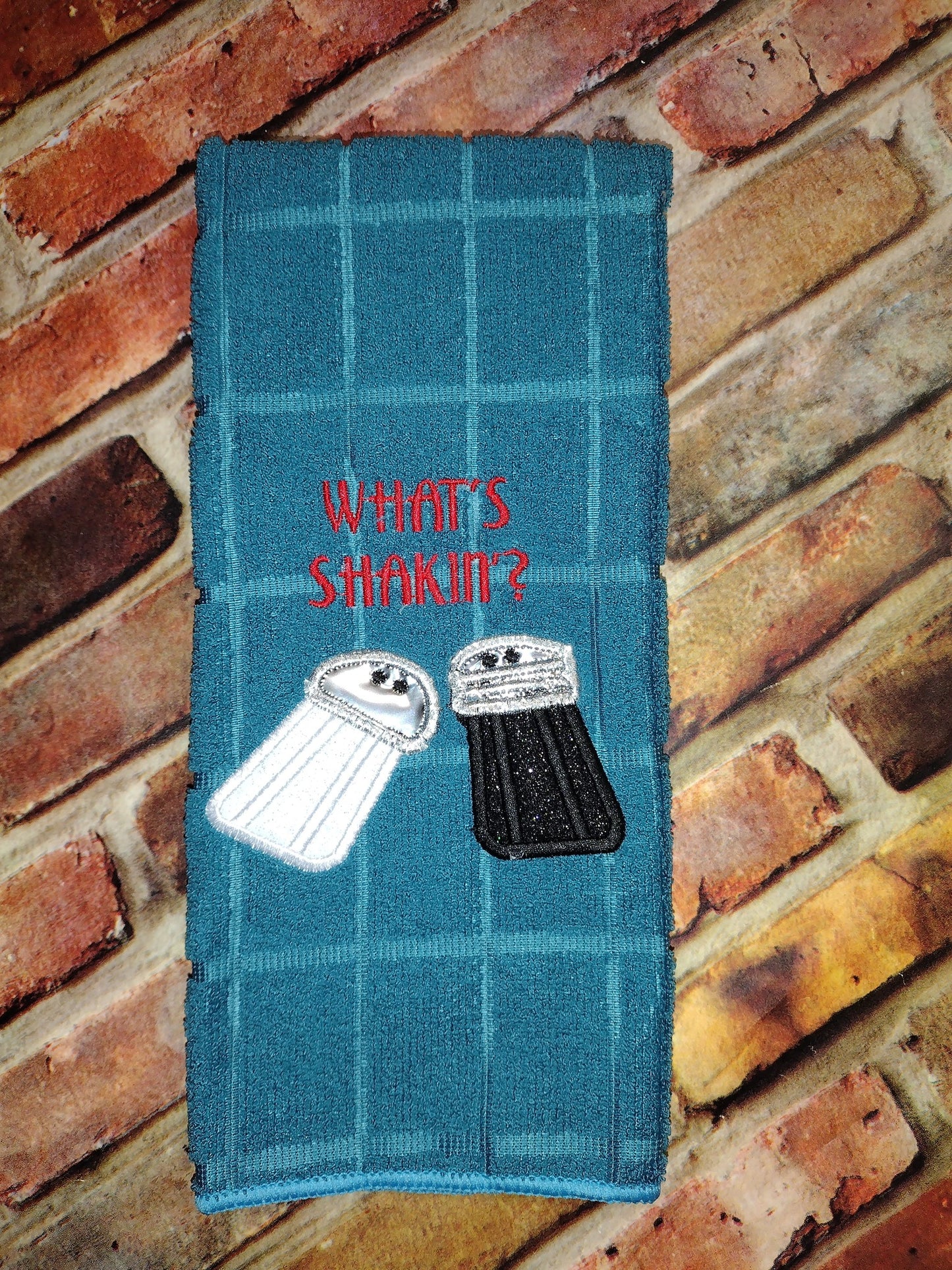 What's Shakin? Salt & Pepper Shakers Kitchen applique