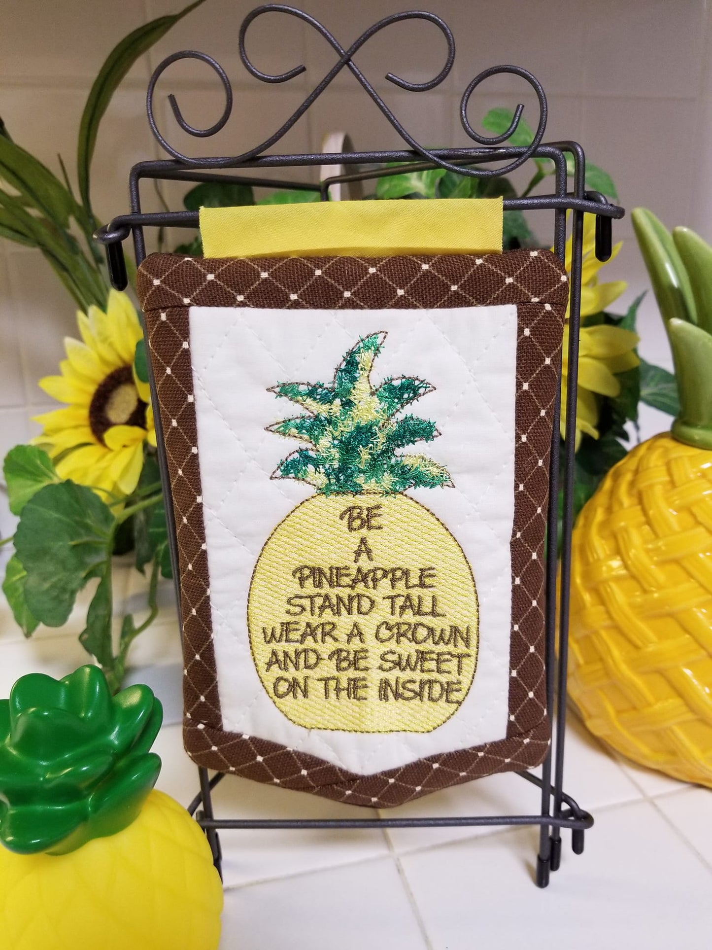 Be a Pineapple Sketchy saying