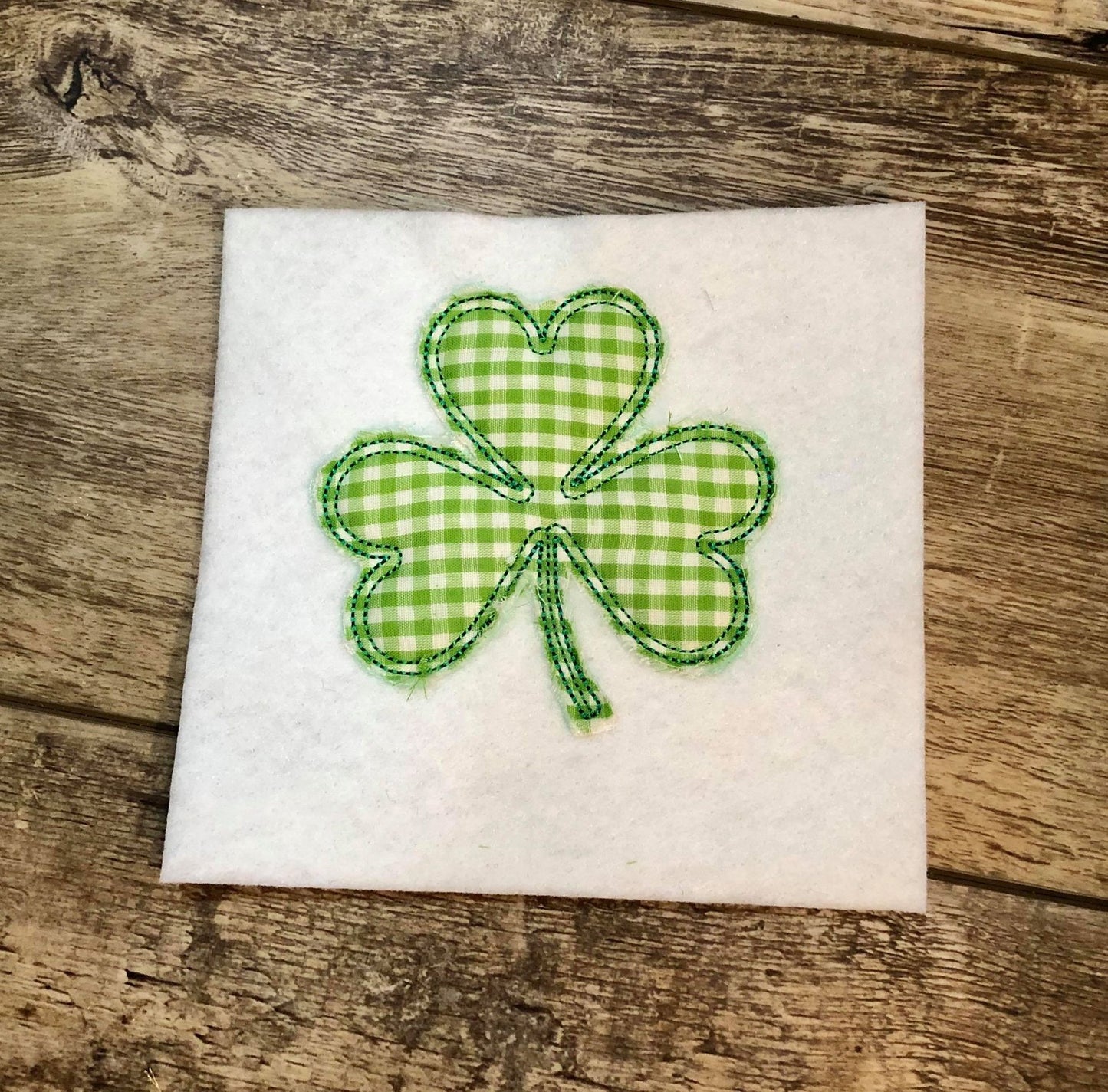 Raggy Clover bean stitch applique