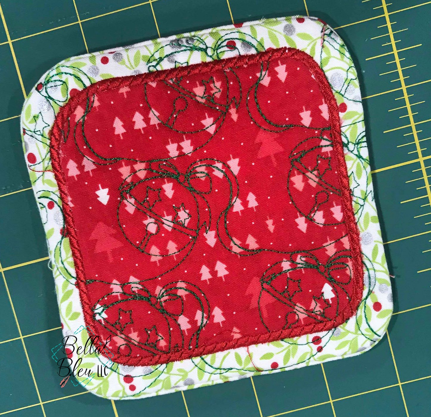 ITH Christmas Jingle Bells Stipple Mug Rug