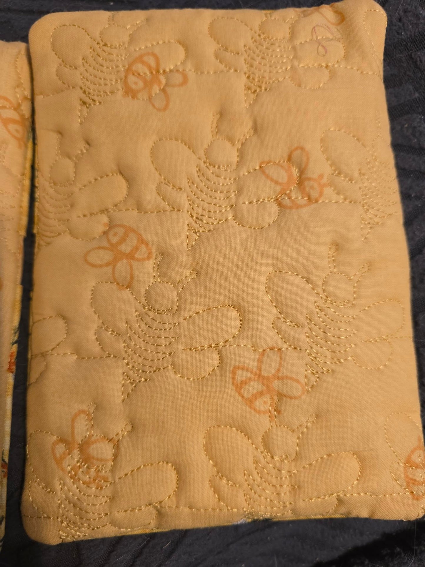 Bee ITH Rectangle Oven Mitt