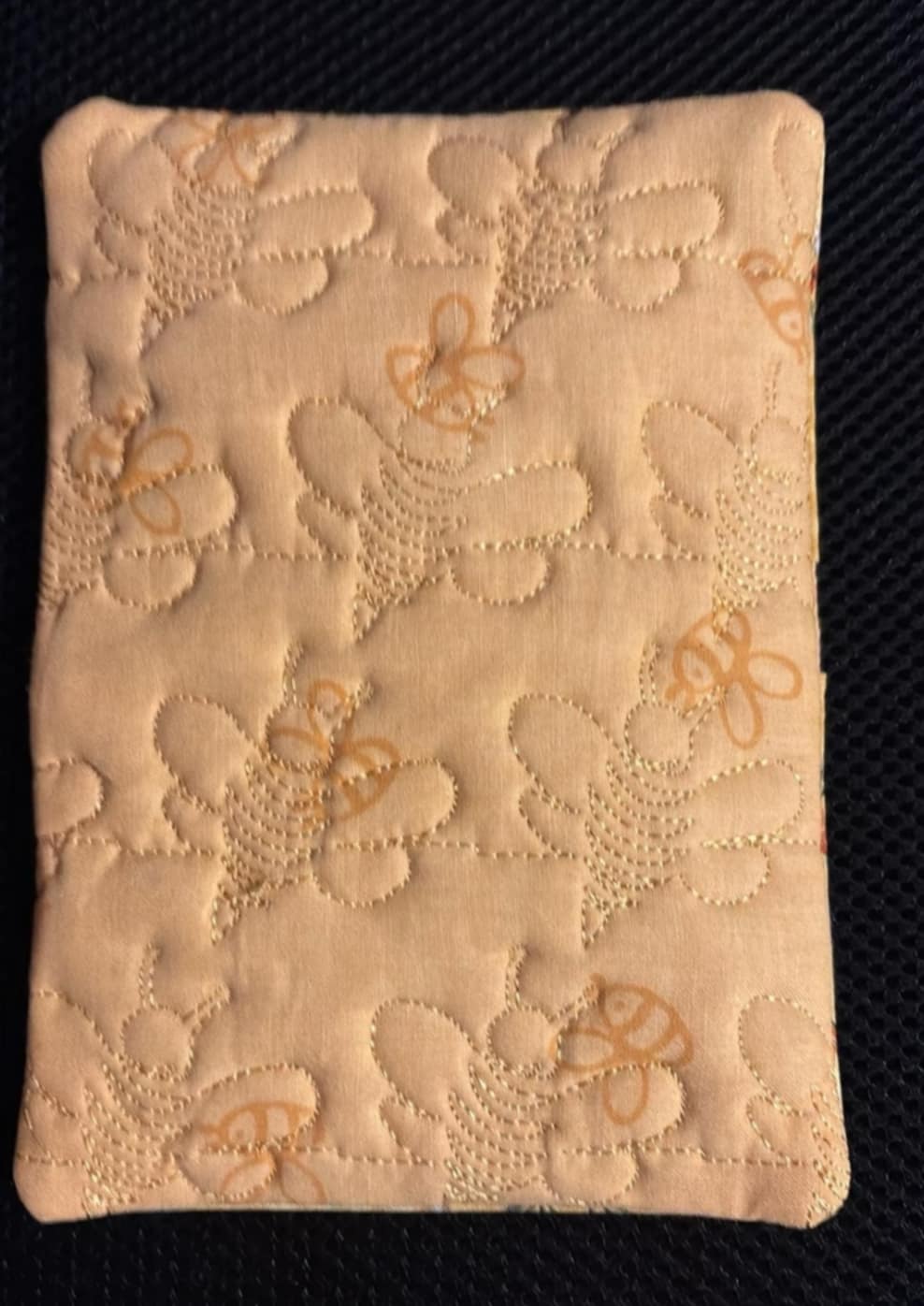 Bumble bee Stipple ITH Rectangle Oven Mitt