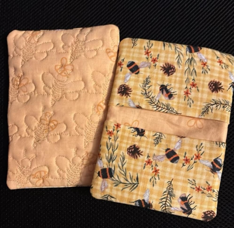 Bumble bee Stipple ITH Rectangle Oven Mitt