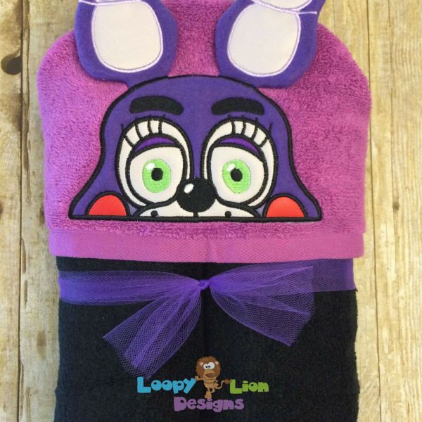 Bear ITH Towel Peeker