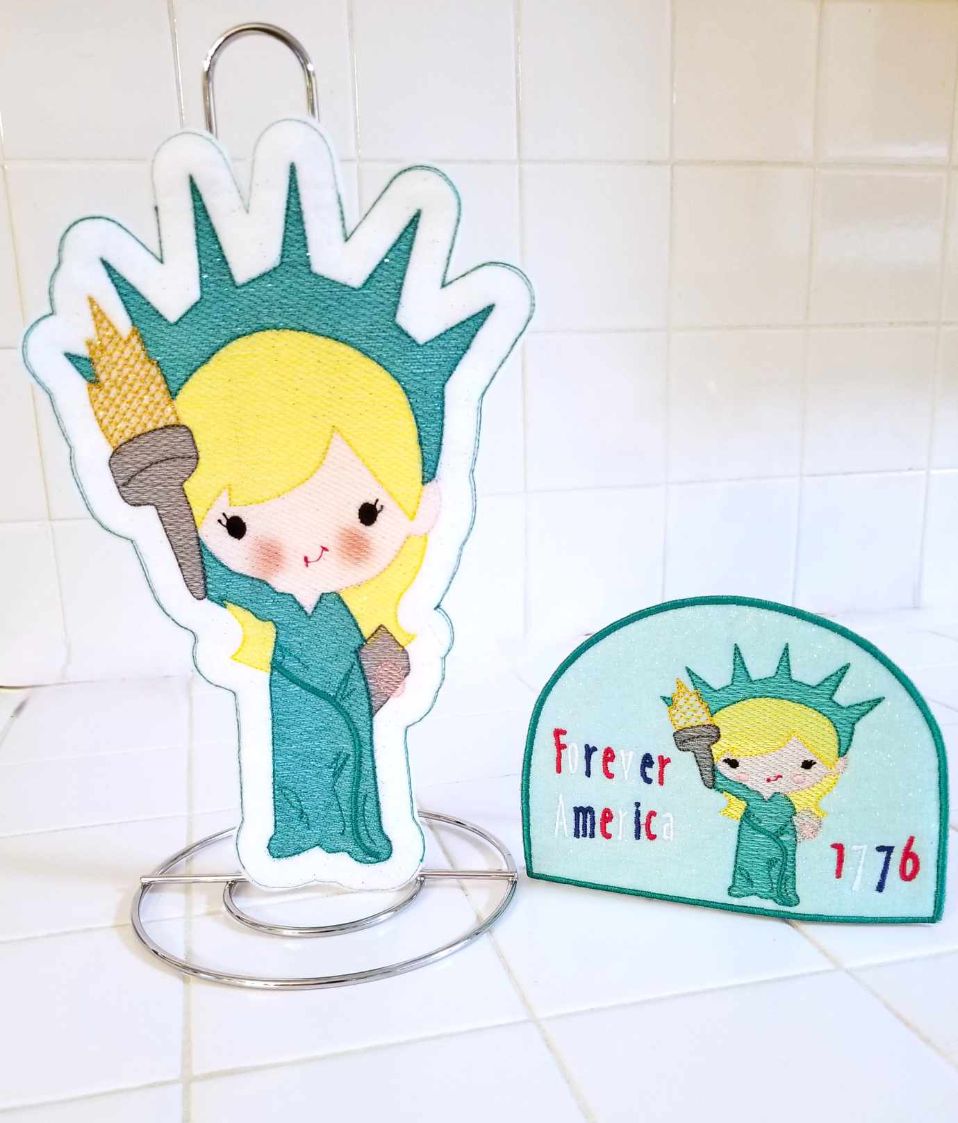 Statue of Liberty ITH Paper Towel Cover