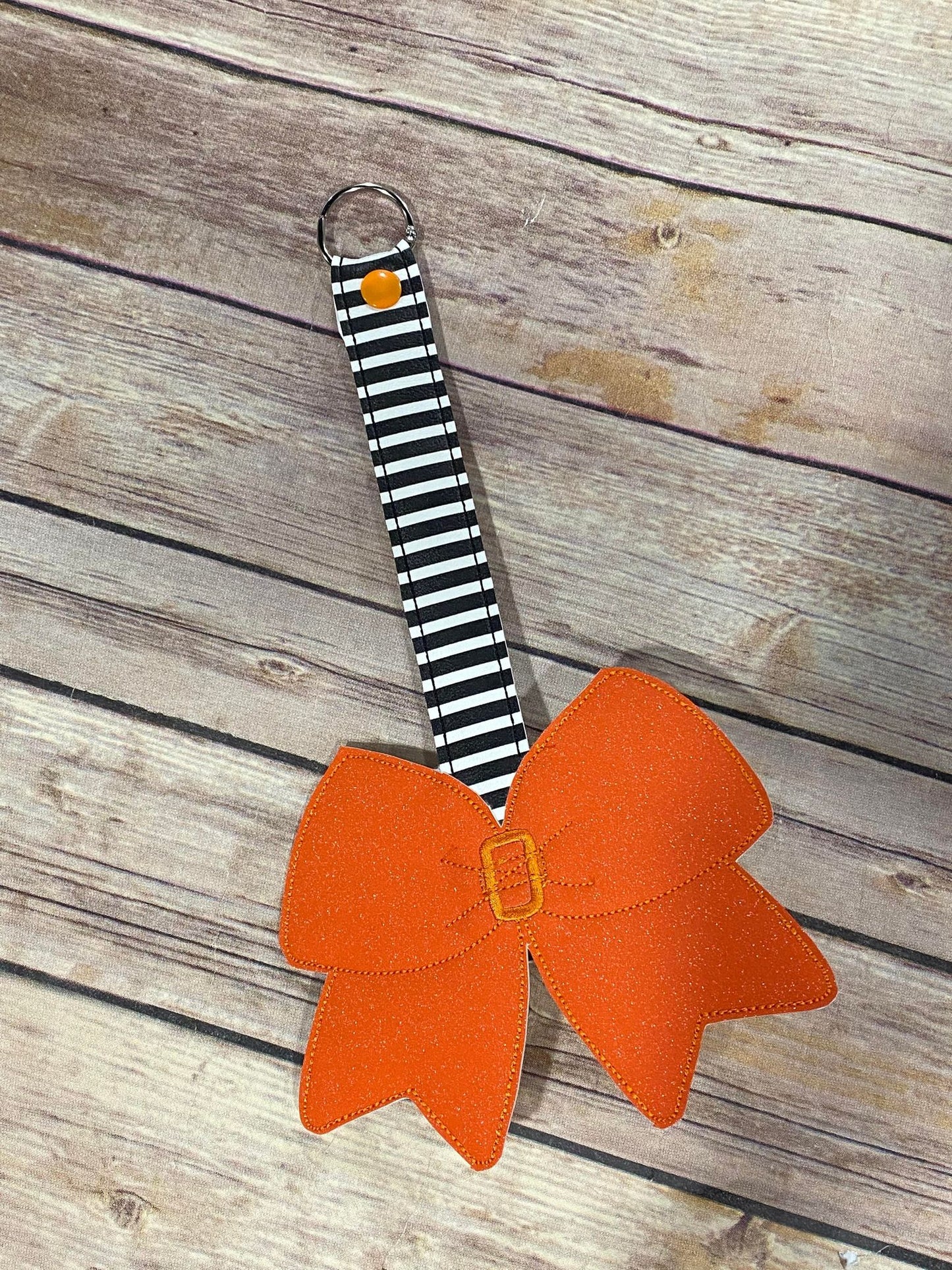 Pom Pom Bow Holder ITH