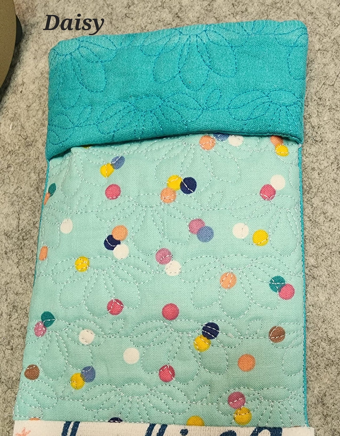 ITH Daisy Stipple Towel Handle Topper