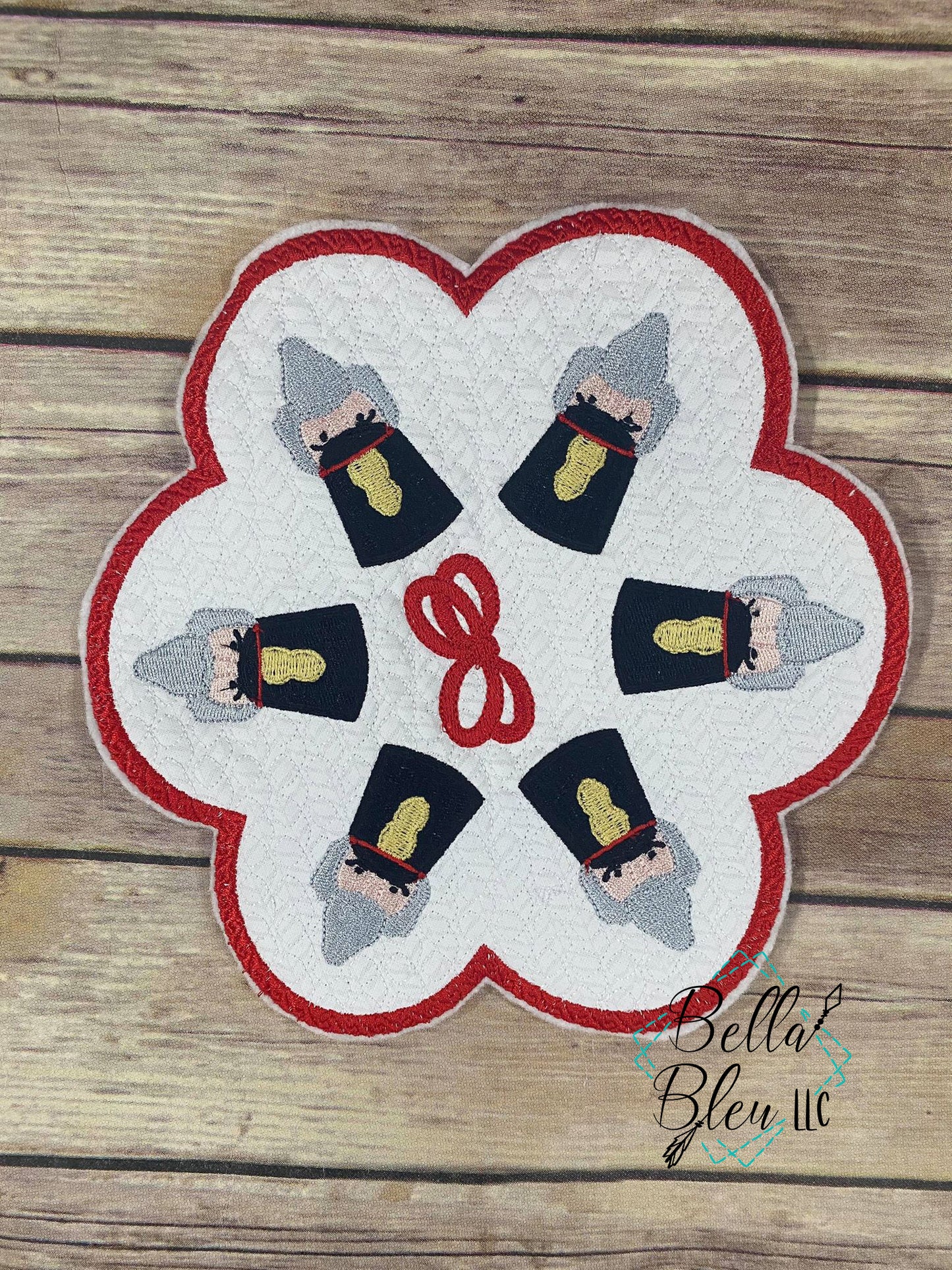Nutcracker Candle Mat quilt stipple  ITH