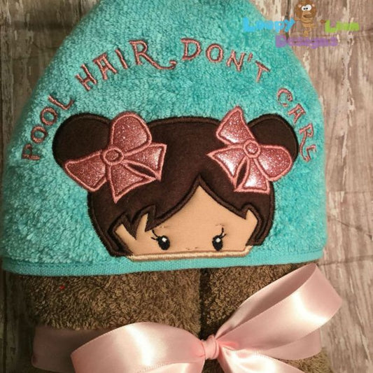 Pool hair Girl peeker